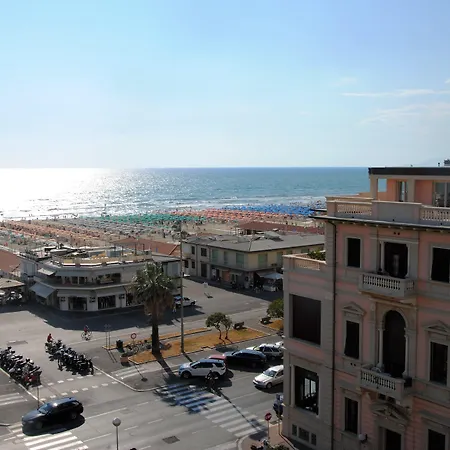 Tina Otel Viareggio