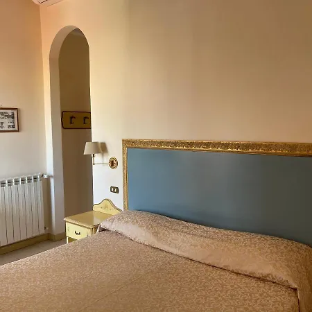 Tina Otel Viareggio