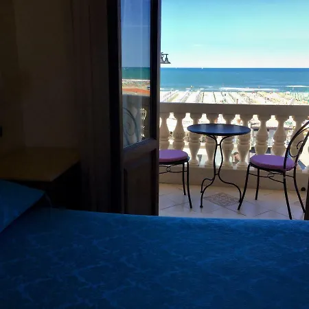 Tina 3* Viareggio
